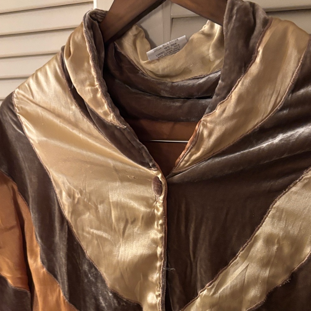 Sana Silk Cape Button Closure Neutral Geometric One Size - Picture 4 of 9
